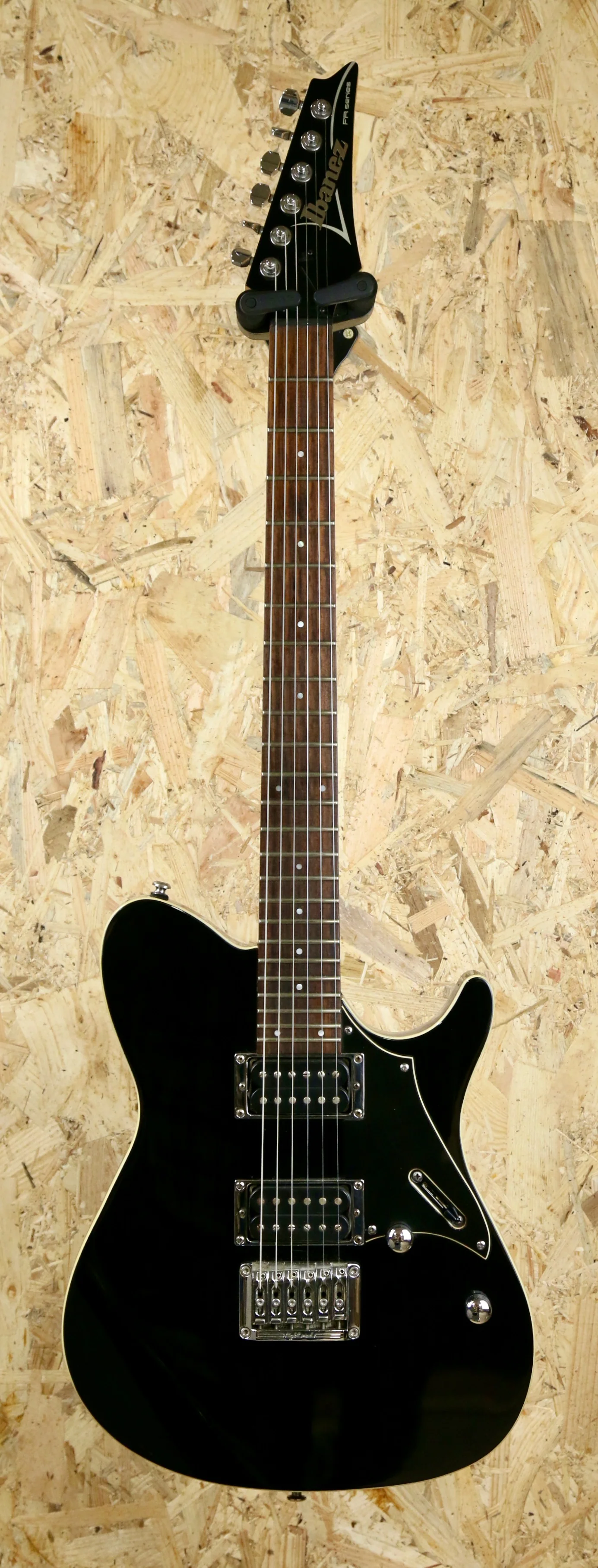 2010's Ibanez FR320 24 Fret in Black - Pre-owned - Image 2