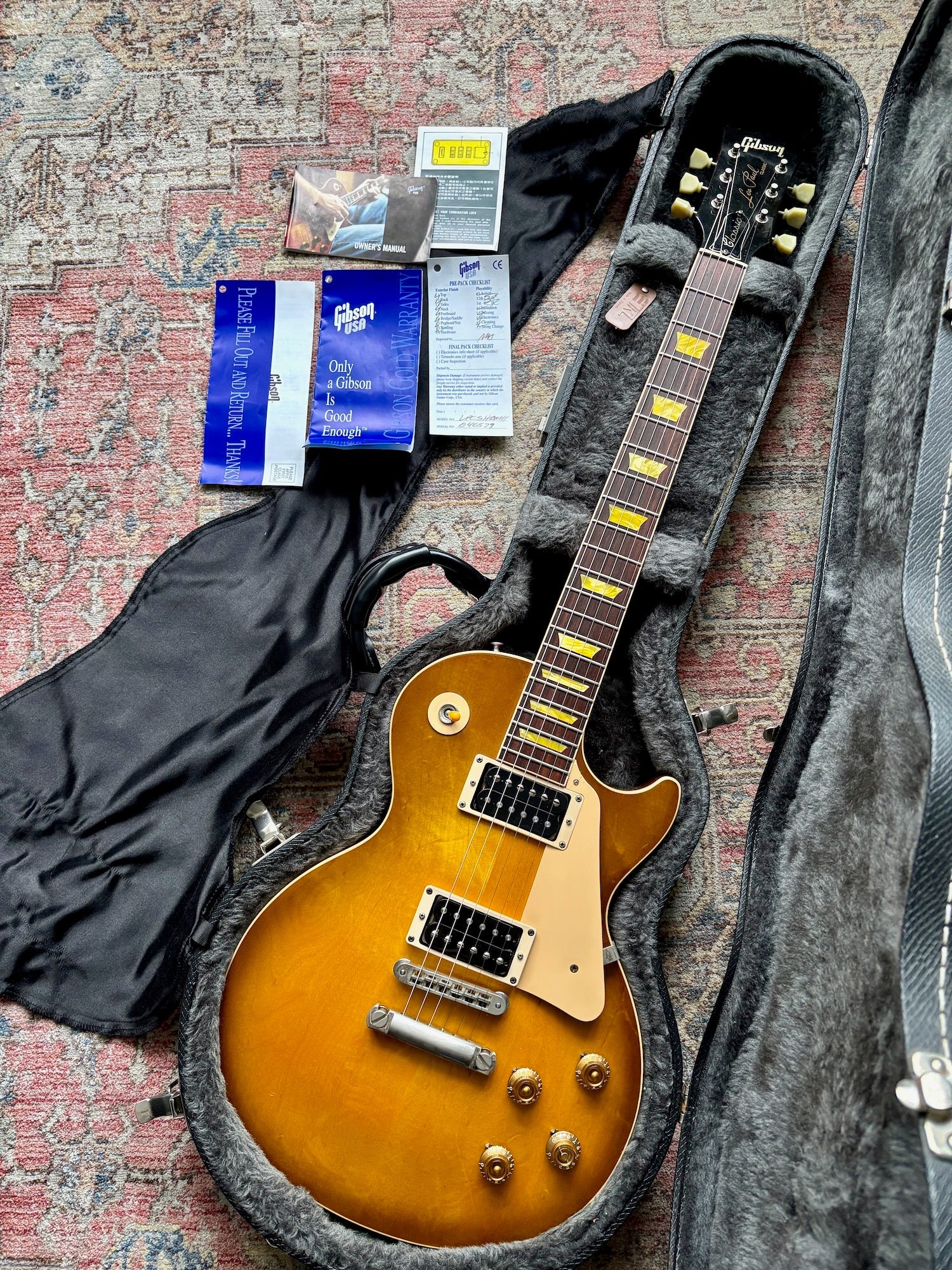 2004 Gibson Les Paul Classic 1960 Re-issue - Honey Burst w/OHSC + Papers - Image 2