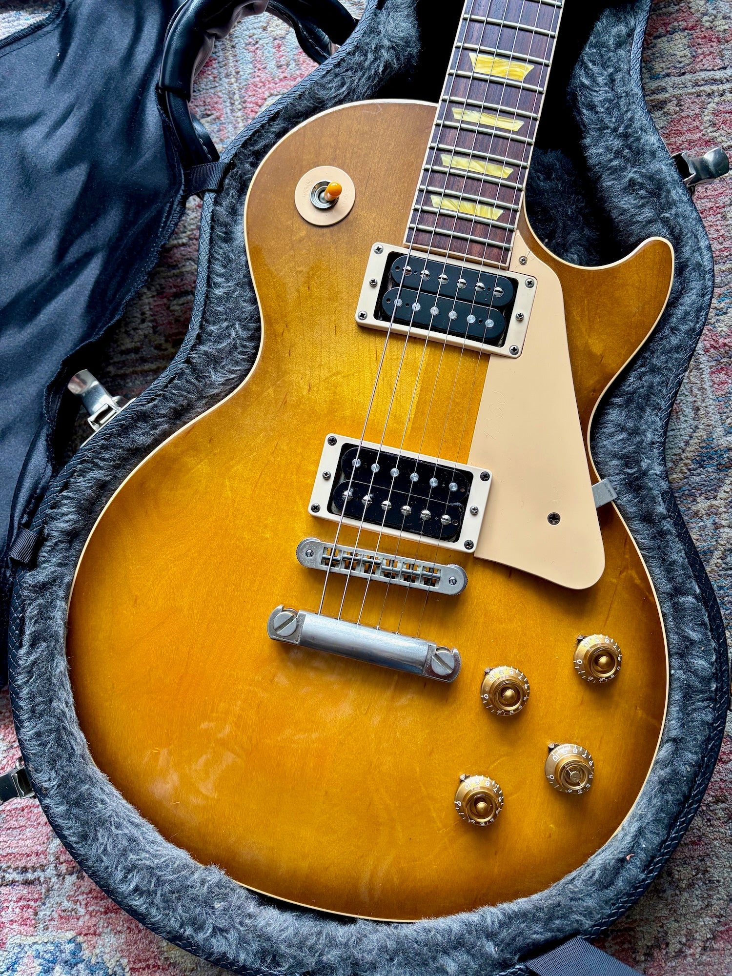 2004 Gibson Les Paul Classic 1960 Re-issue - Honey Burst w/OHSC + Papers - Image 3
