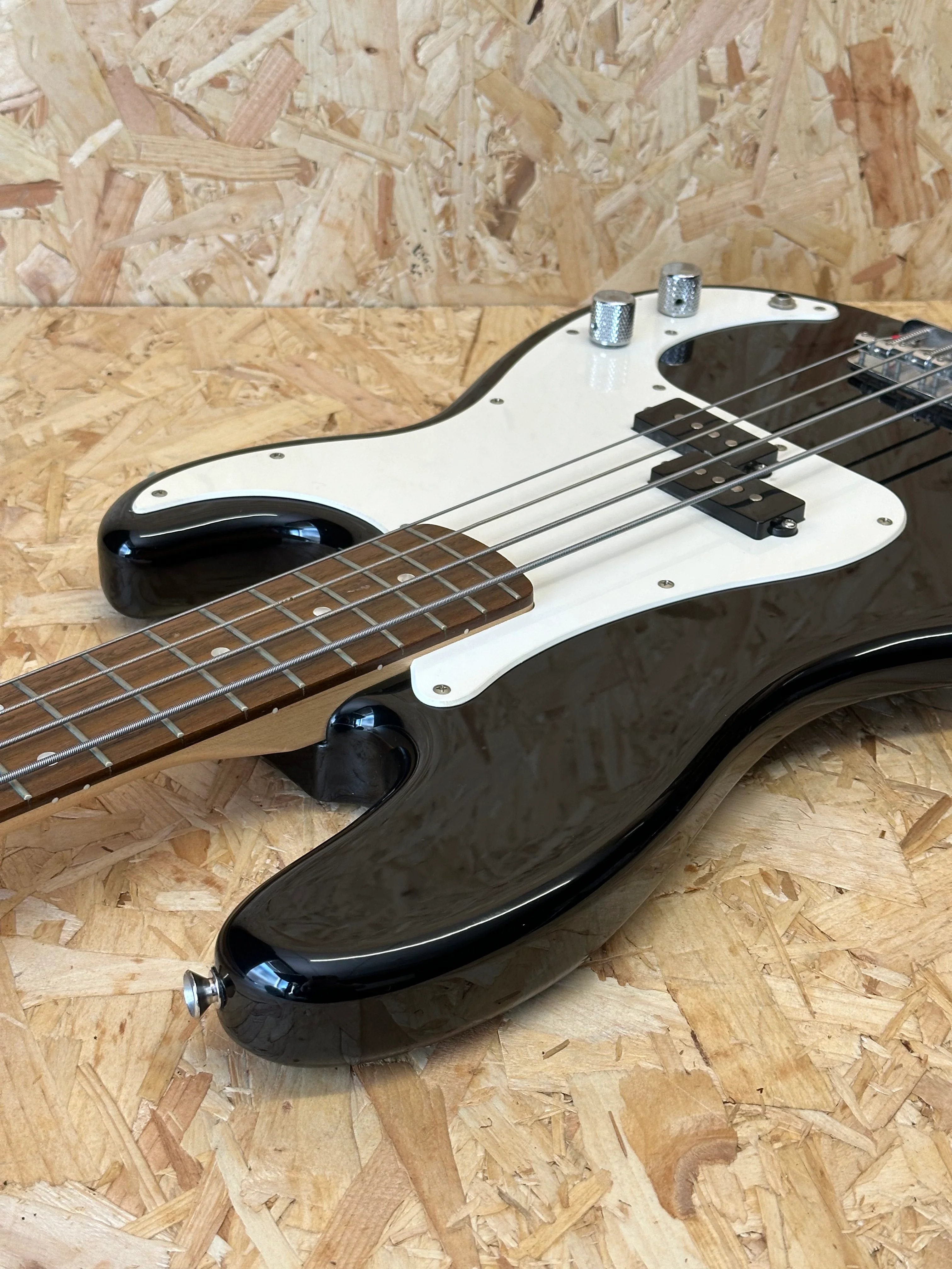 2005 Squier Affinity Series Precision Bass in Black - Pre-Owned - Image 12