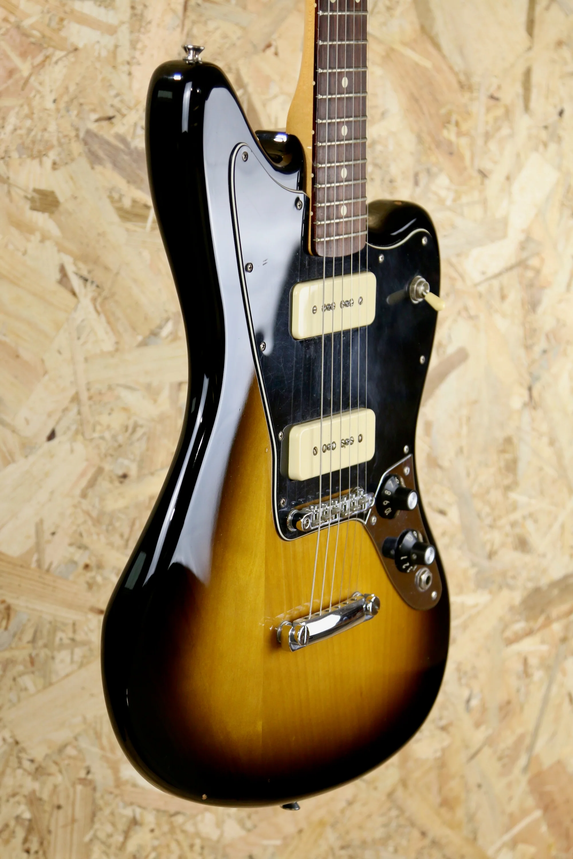 2011 Fender Jaguar P90 Blacktop 2 Tone Sunburst MIM Rosewood Board - Pre-owned - Image 16
