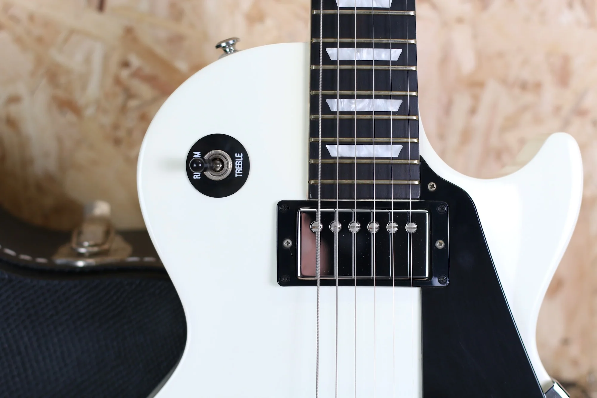 2011 Gibson Les Paul Studio in Alpine White w/Gibson Case - Pre-owned - Image 5