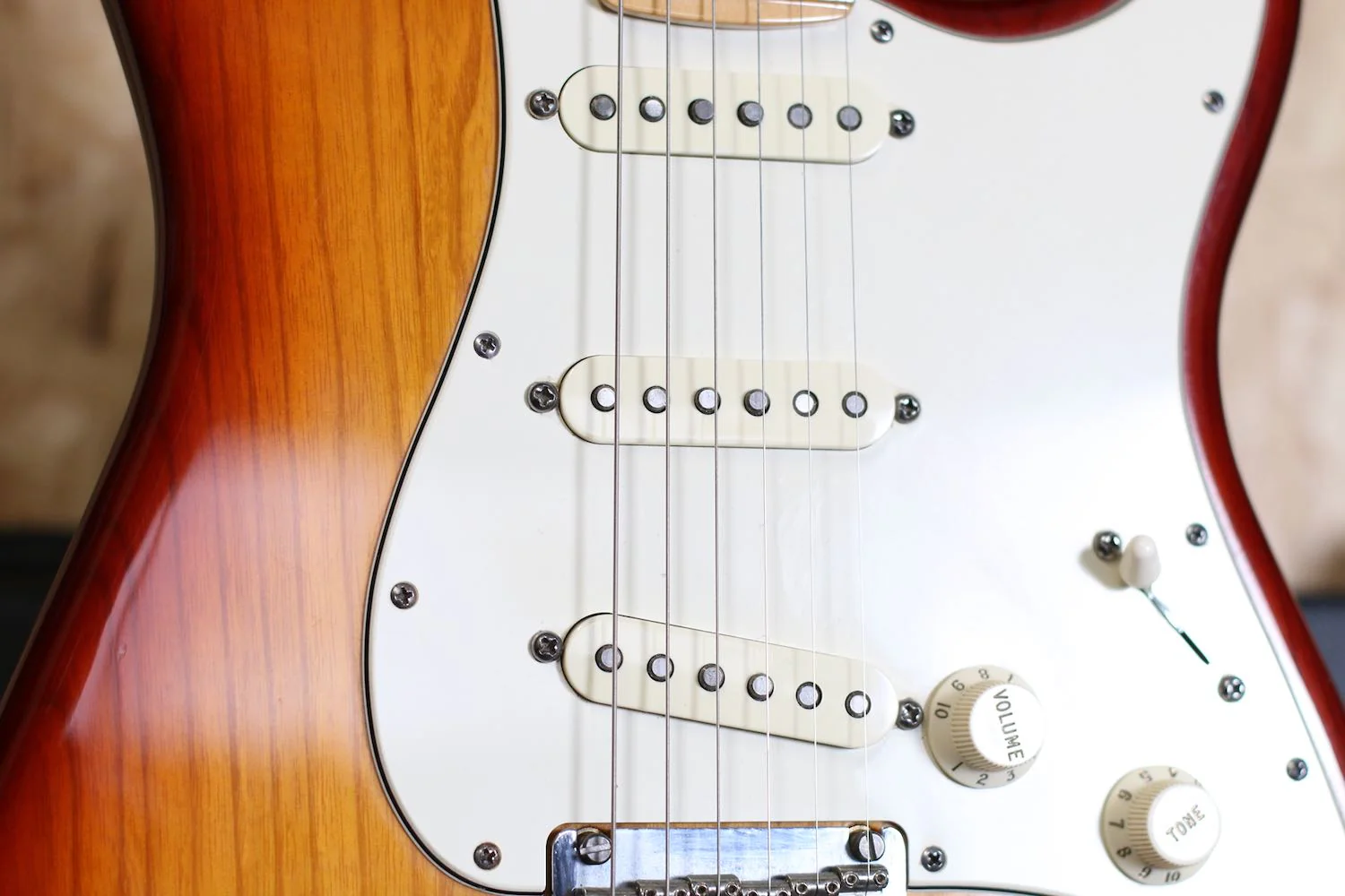2012 Fender American Standard Stratocaster - Maple Fingerboard, Sienna Sunburst (Ash) w/Hard Case - Pre-owned - Image 5