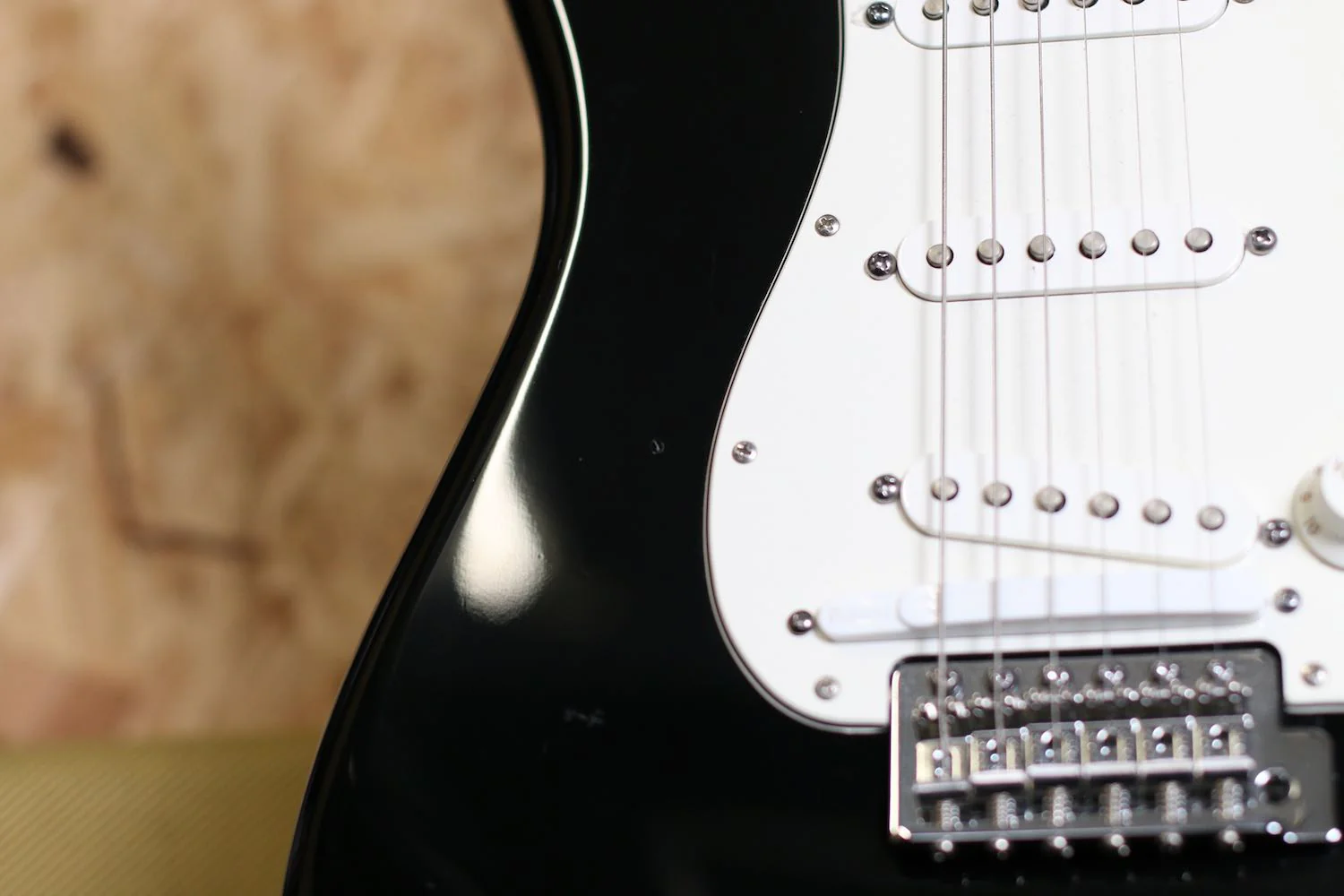 2012 Fender Roland G-5 VG Stratocaster in Black/Maple w/Hard Case + Candy - Pre-owned - Image 5
