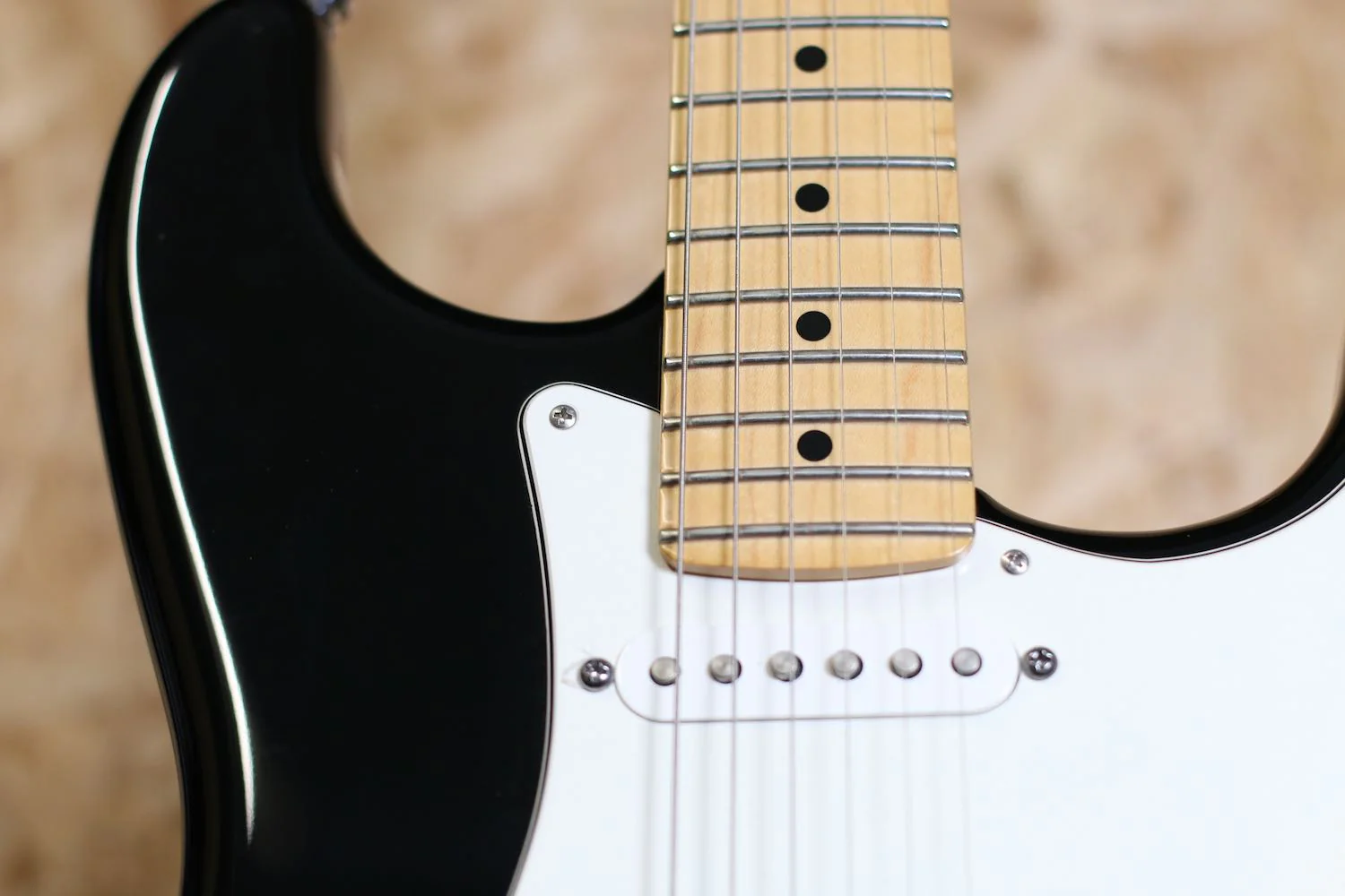 2012 Fender Roland G-5 VG Stratocaster in Black/Maple w/Hard Case + Candy - Pre-owned - Image 6
