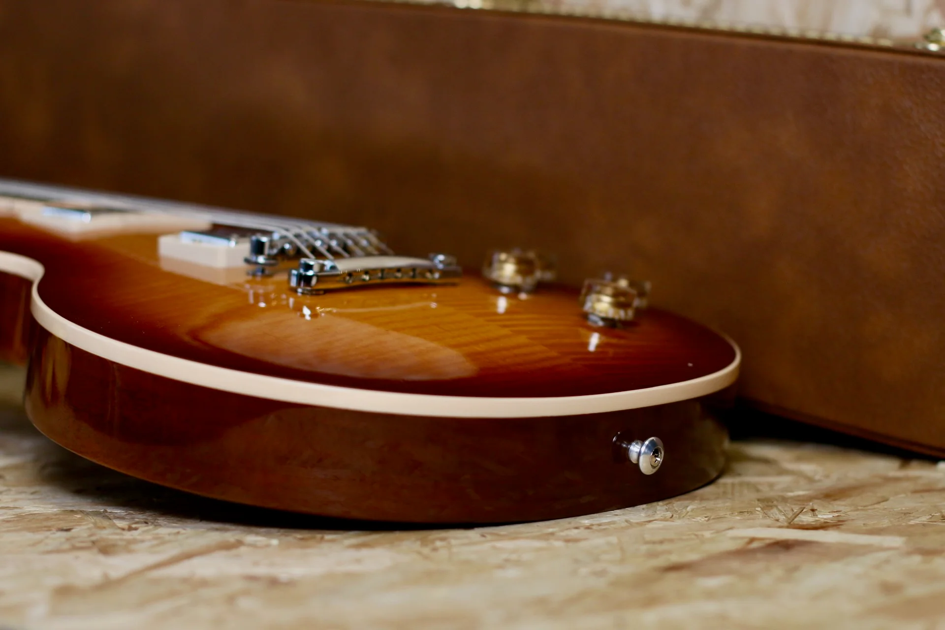 2014 Gibson Les Paul Standard in Desert Burst - Pre-owned - Image 10