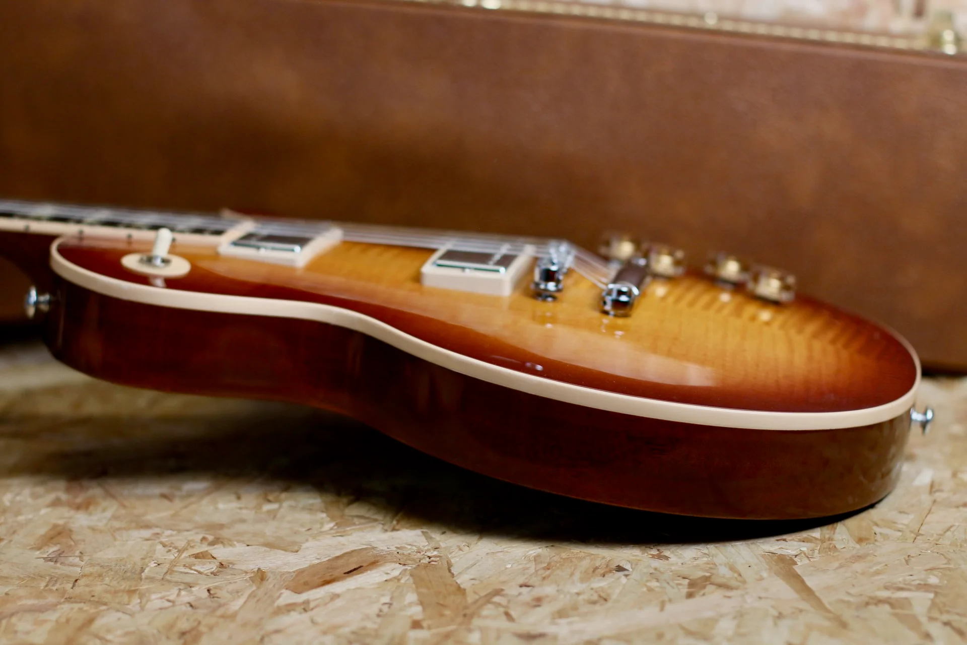 2014 Gibson Les Paul Standard in Desert Burst - Pre-owned - Image 9