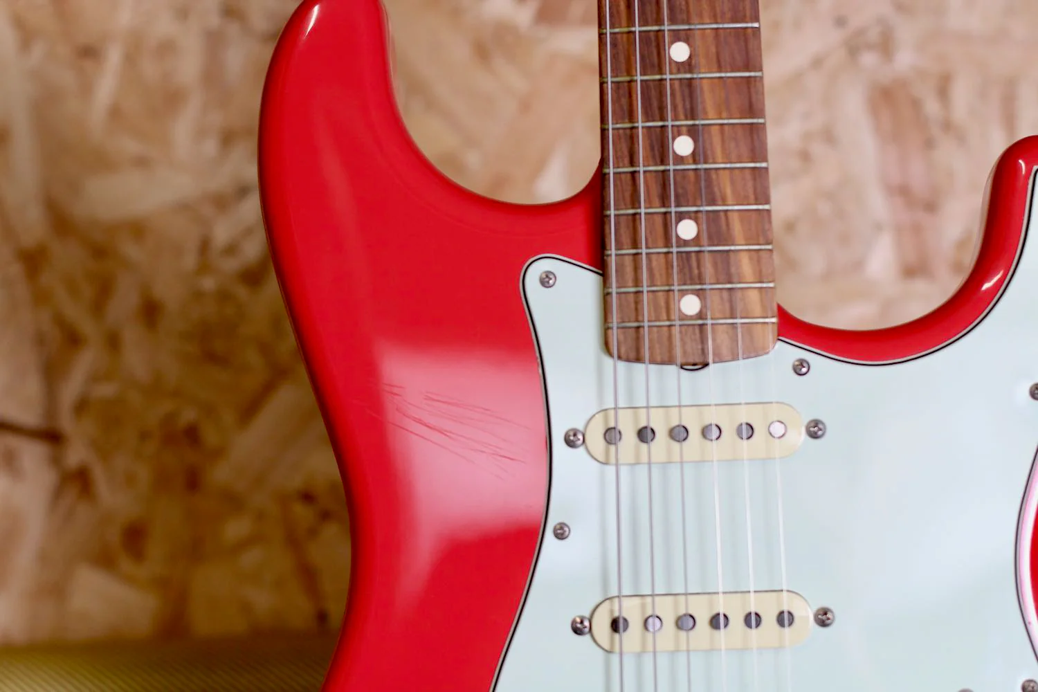 2018 Fender Classic Series '60s Stratocaster Nitro Lacquer, Pau Ferro Fingerboard, Fiesta Red w/Fender Hardcase + Custom Shop Pickups - Pre-owned - Image 3