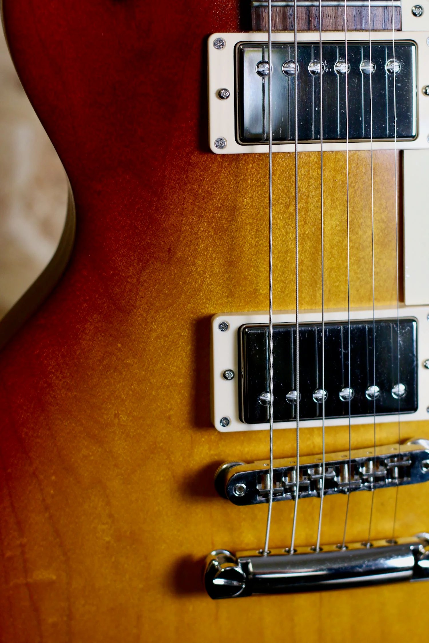 2019 Gibson Les Paul Tribute in Cherry Sunburst w/Gigbag - Pre-owned - Image 6