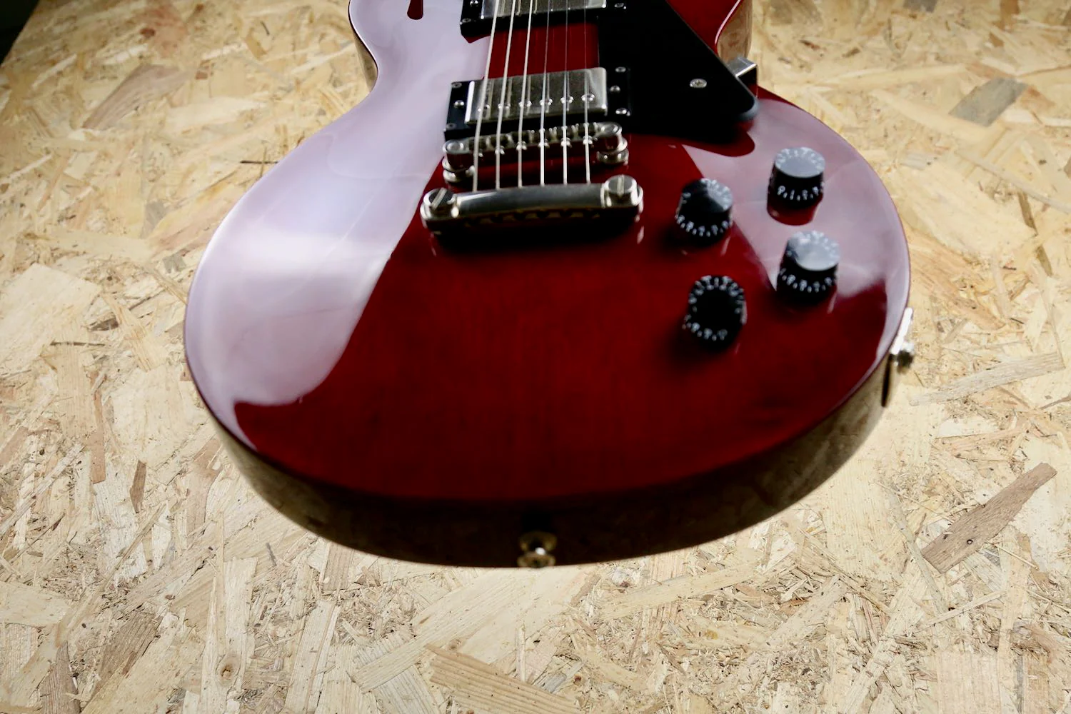 2020 Epiphone Les Paul Studio in Red - Pre-owned - Image 12