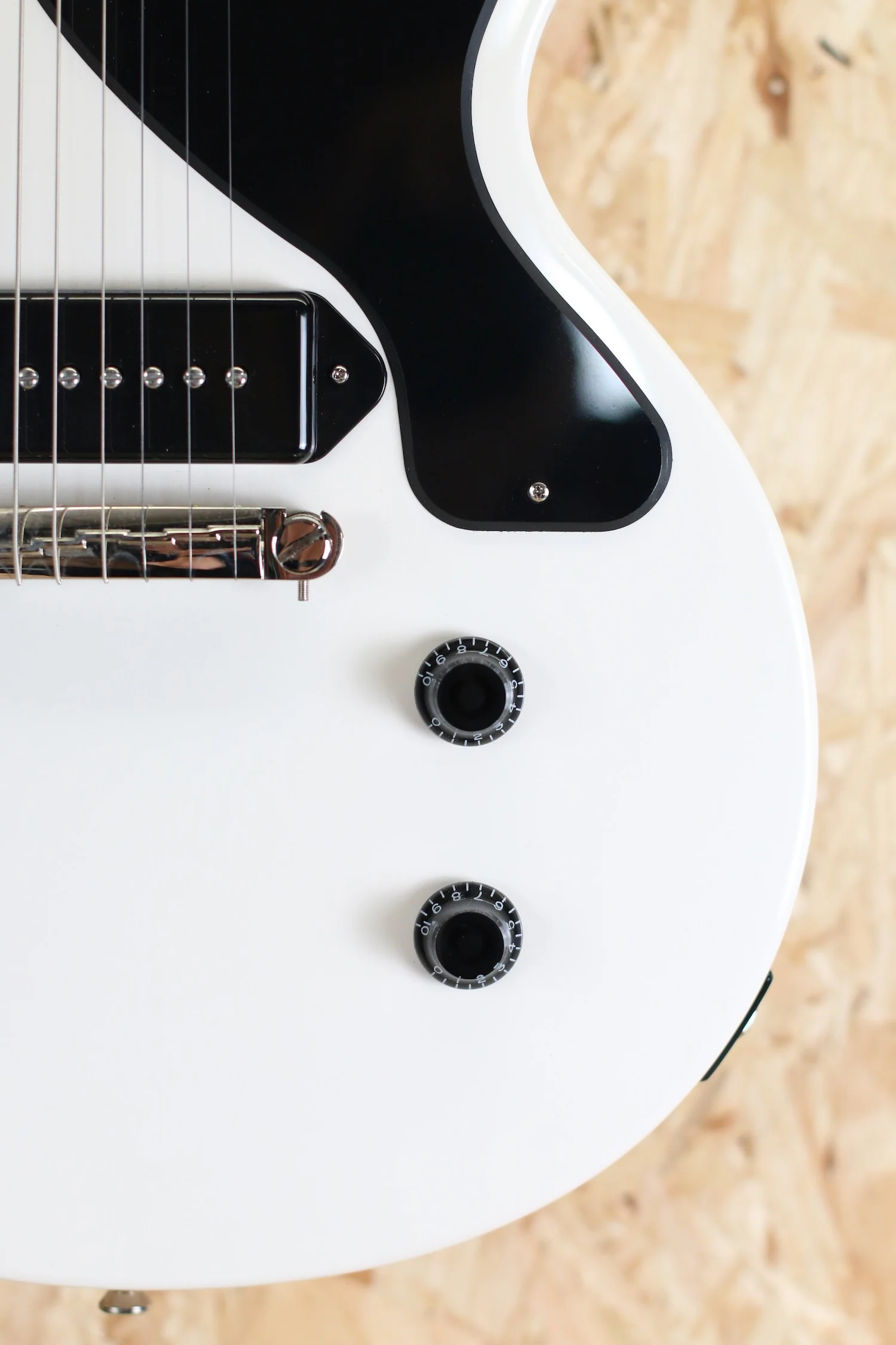 2022 Epiphone Billie Joe Armstrong Les Paul Junior in White w/OHSC - Pre-owned - Image 5
