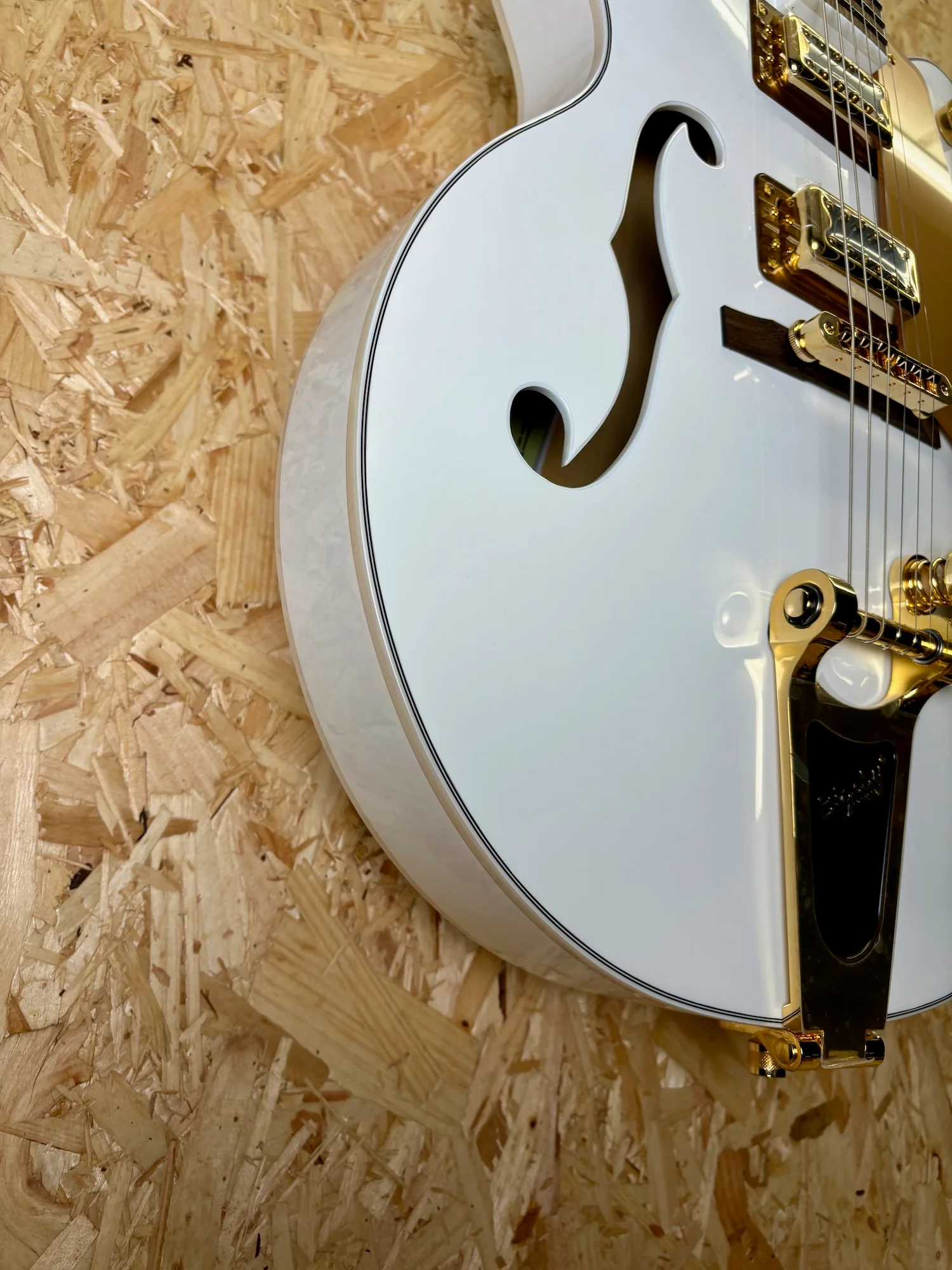 B-Stock Gretsch G5422TG Electromatic® Classic Hollow Body Double-Cut with Bigsby® - Snowcrest White - Image 8