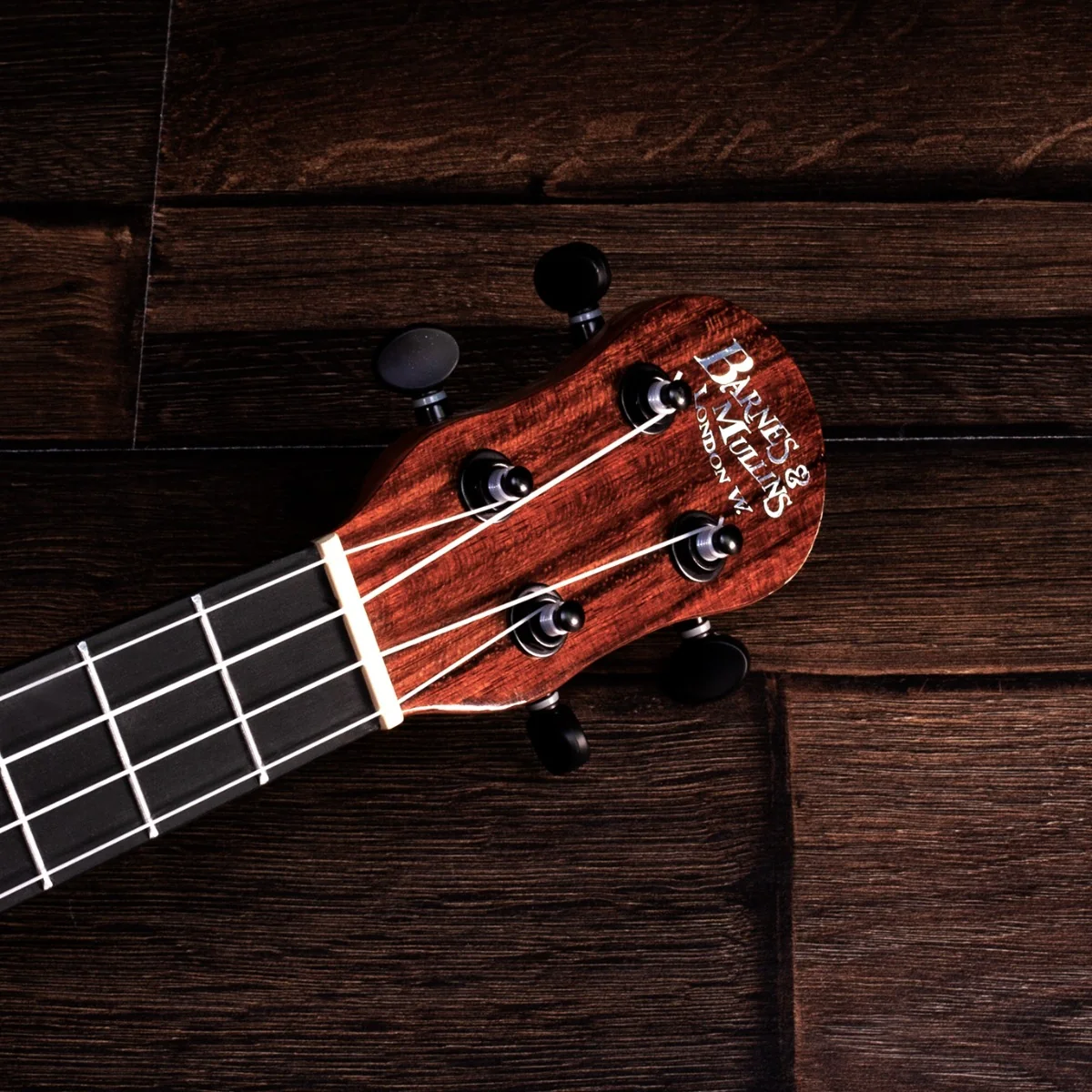 Barnes & Mullins Concert Ukulele Electro  - Walnut - Image 4