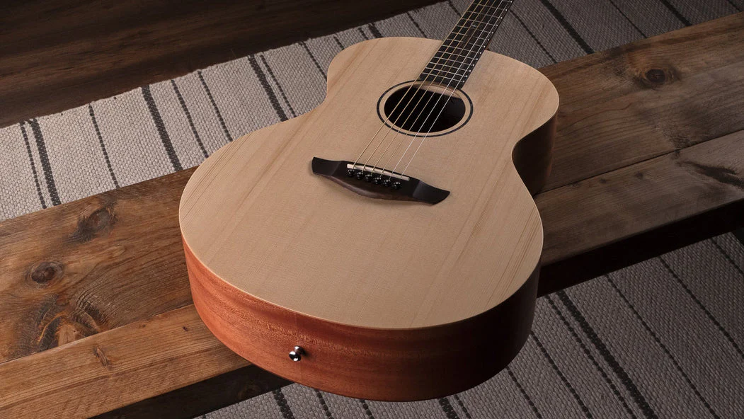Faith Naked Neptune Acoustic Guitar inc Gigbag - Image 6