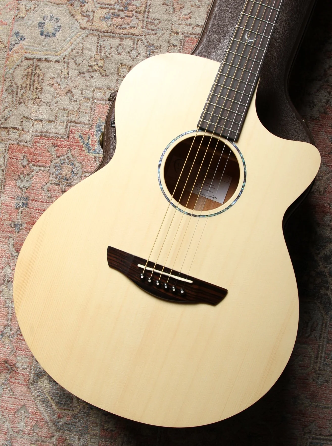 Faith Naked Venus Electro-Acoustic Guitar inc Gigbag - Image 3