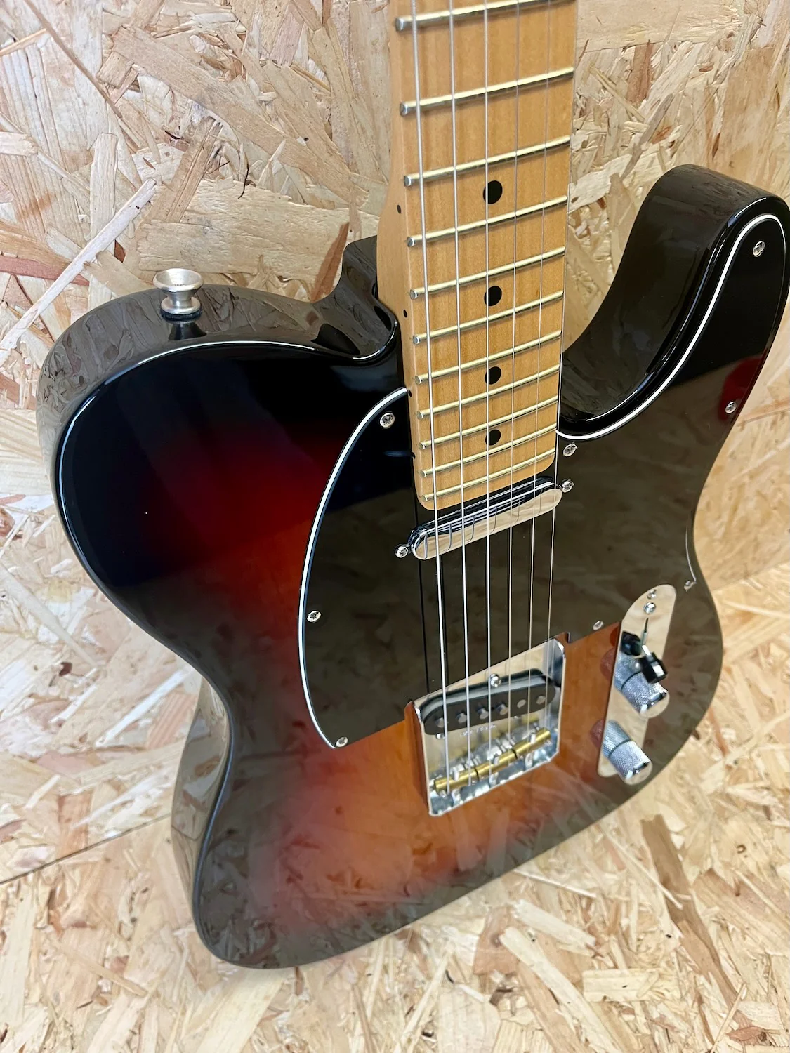 2017 Fender American Special Telecaster - Maple Fingerboard, 3-Color Sunburst - Pre-owned - Image 4