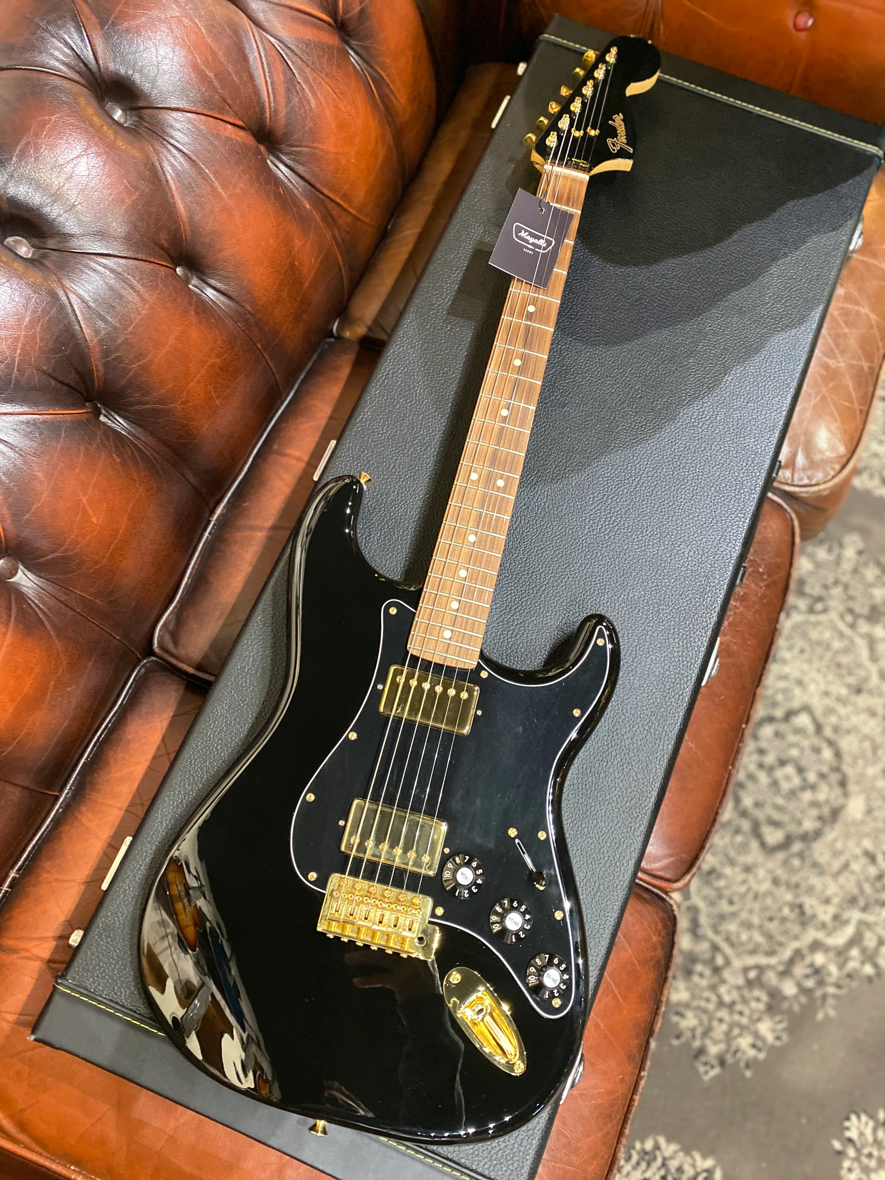 Fender Limited Edition Mahogany Blacktop Stratocaster®, Pau Ferro Fingerboard, Black with Gold Hardware w/Hardcase - Image 4
