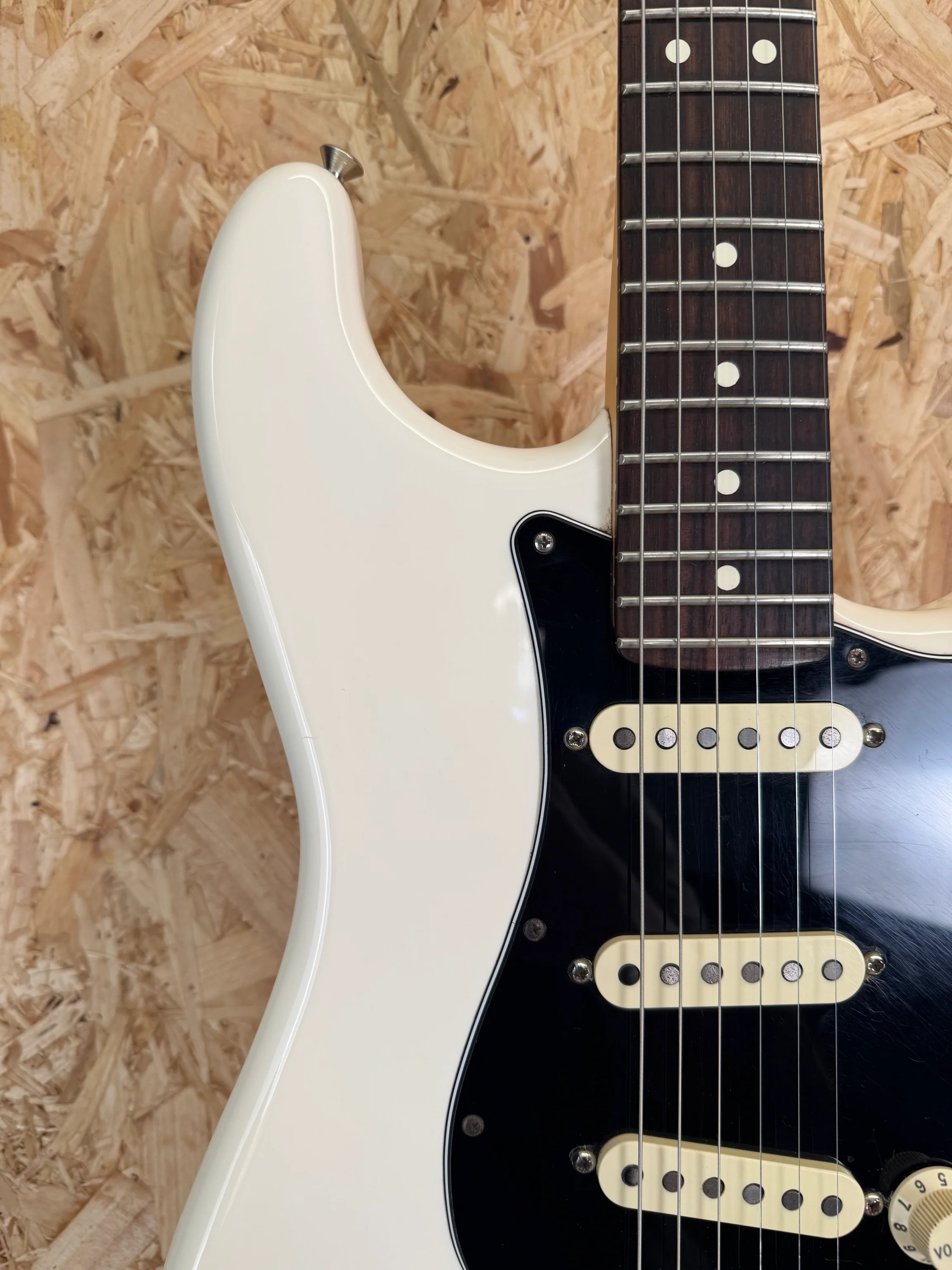 Fender USA American Performer Stratocaster®, Rosewood Fingerboard, Arctic White - Pre-Owned - Image 4