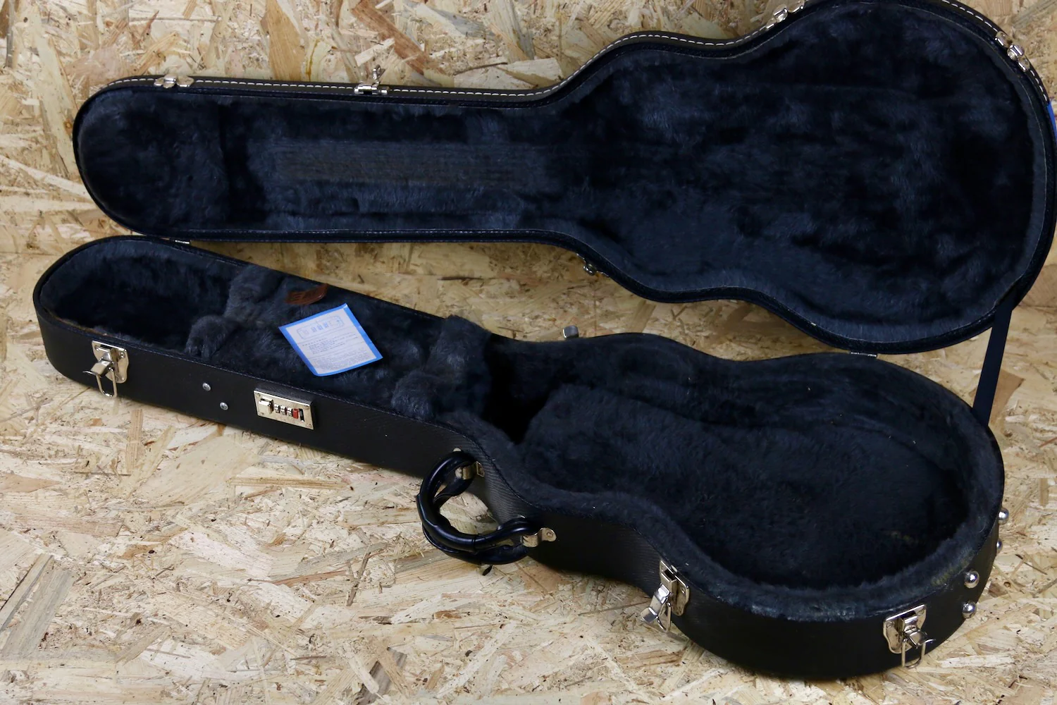 Genuine Gibson 90's Les Paul Case in Black w/Code Lock - Pre-owned - Image 13