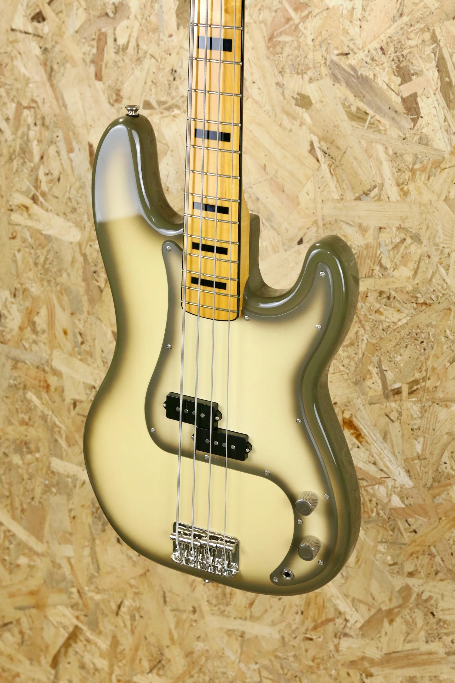 2024 Squier Limited Edition Classic Vibe 70's Precision Bass Guitar in Antigua Burst - Pre-owned - Image 2