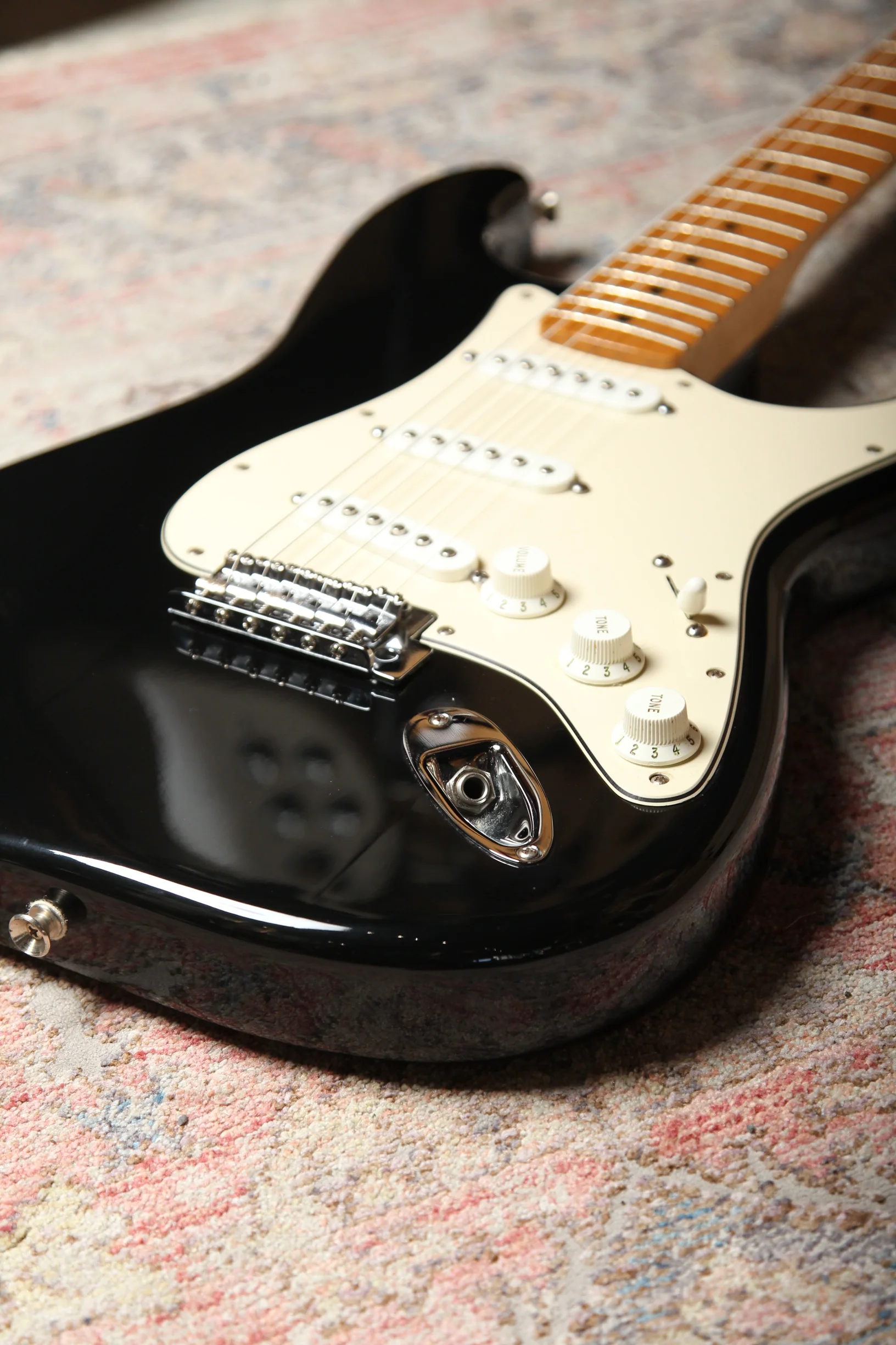 Pre-Owned 2013 Fender Stratocaster - Black w/Maple Neck - Image 12