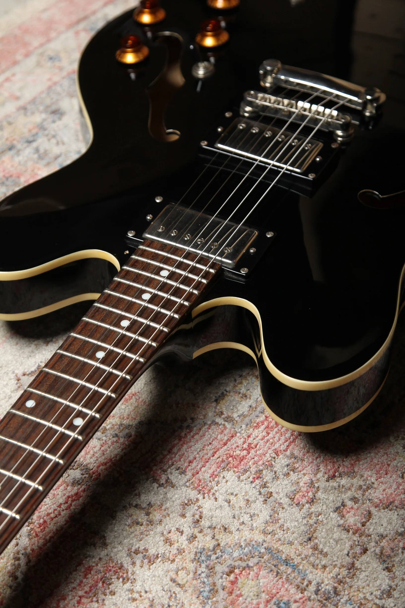 Pre-Owned Epiphone Semi-Hollow 335 Dot - Gloss Black - Image 10