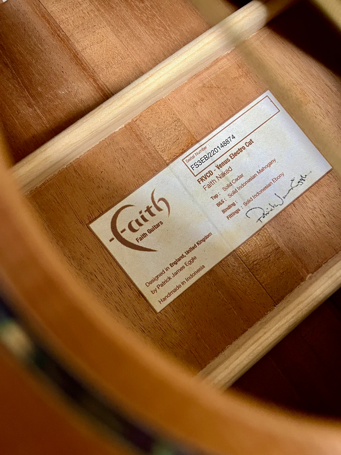 Pre-owned Faith Naked Venus Cedar/Mahogany Electro Acoustic Cutaway - Image 16