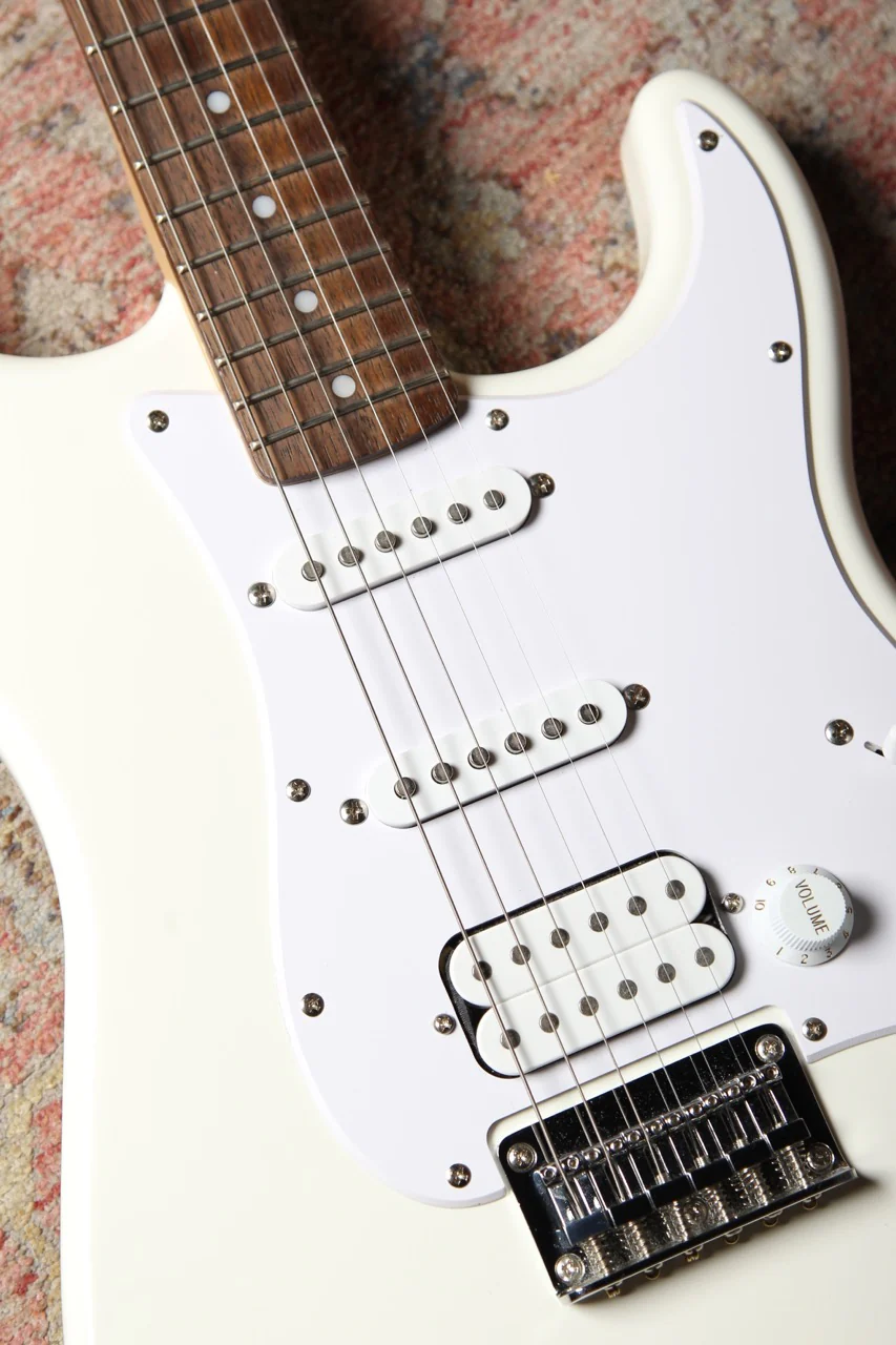 Pre-owned Squier Bullet Stratocaster HSS Hardtail - White - Image 9