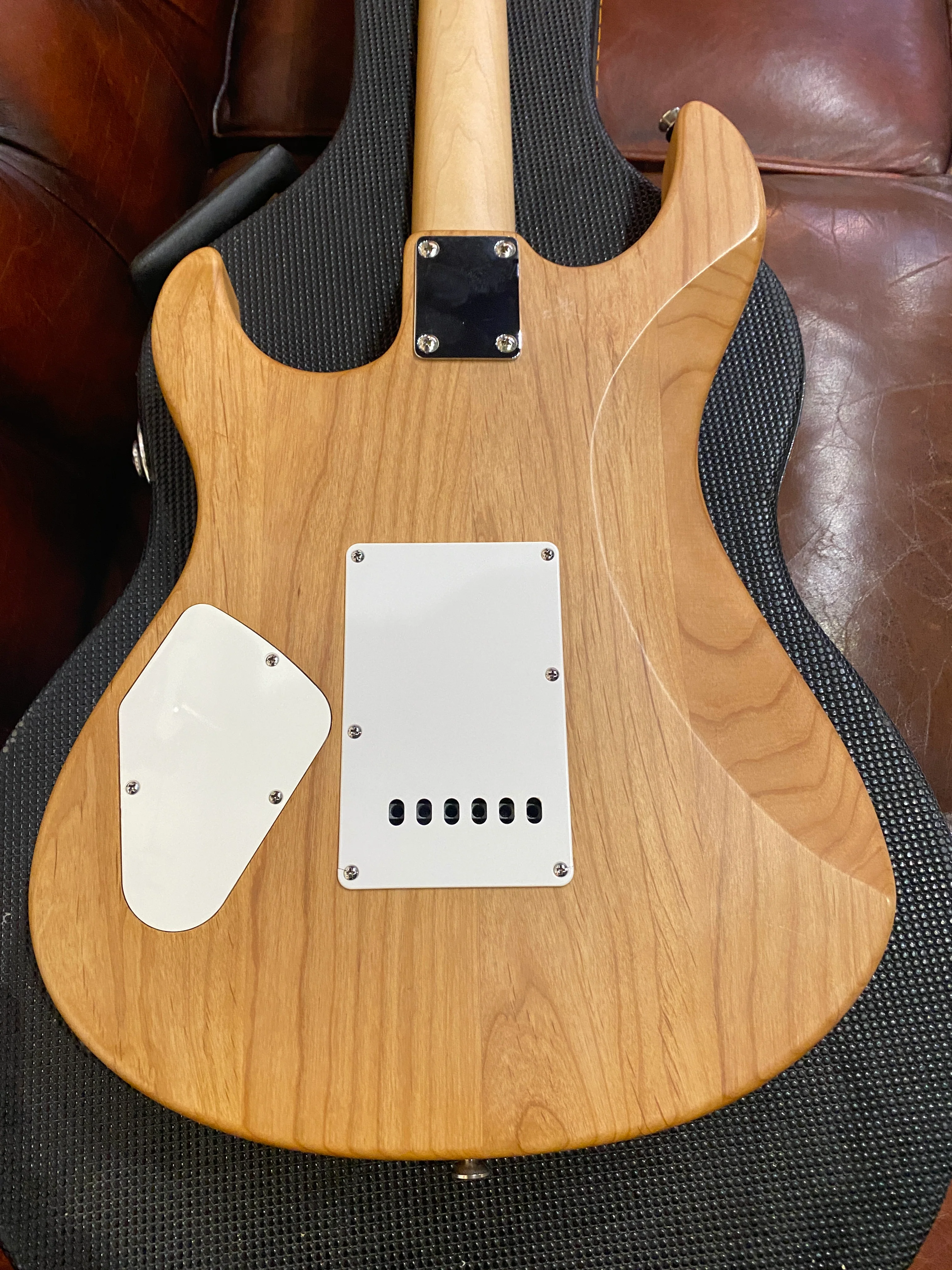 Pre-owned Yamaha Pacifica 112V HSS with Coil Tap in Natural - Image 7