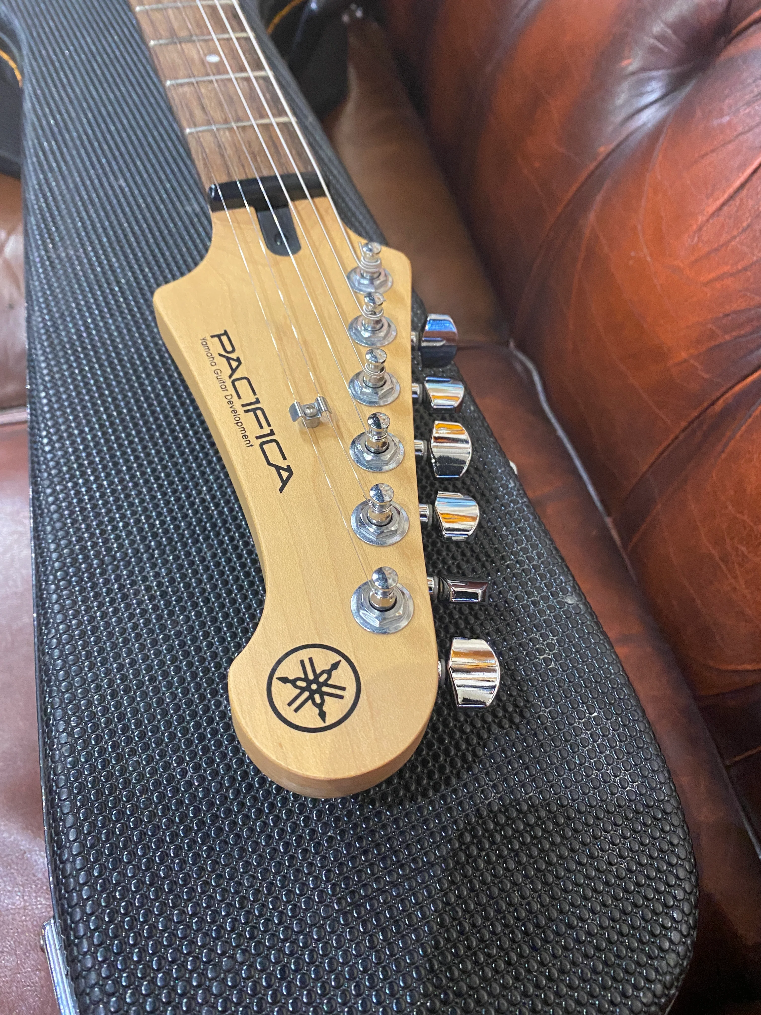 Pre-owned Yamaha Pacifica 112V HSS with Coil Tap in Natural - Image 8