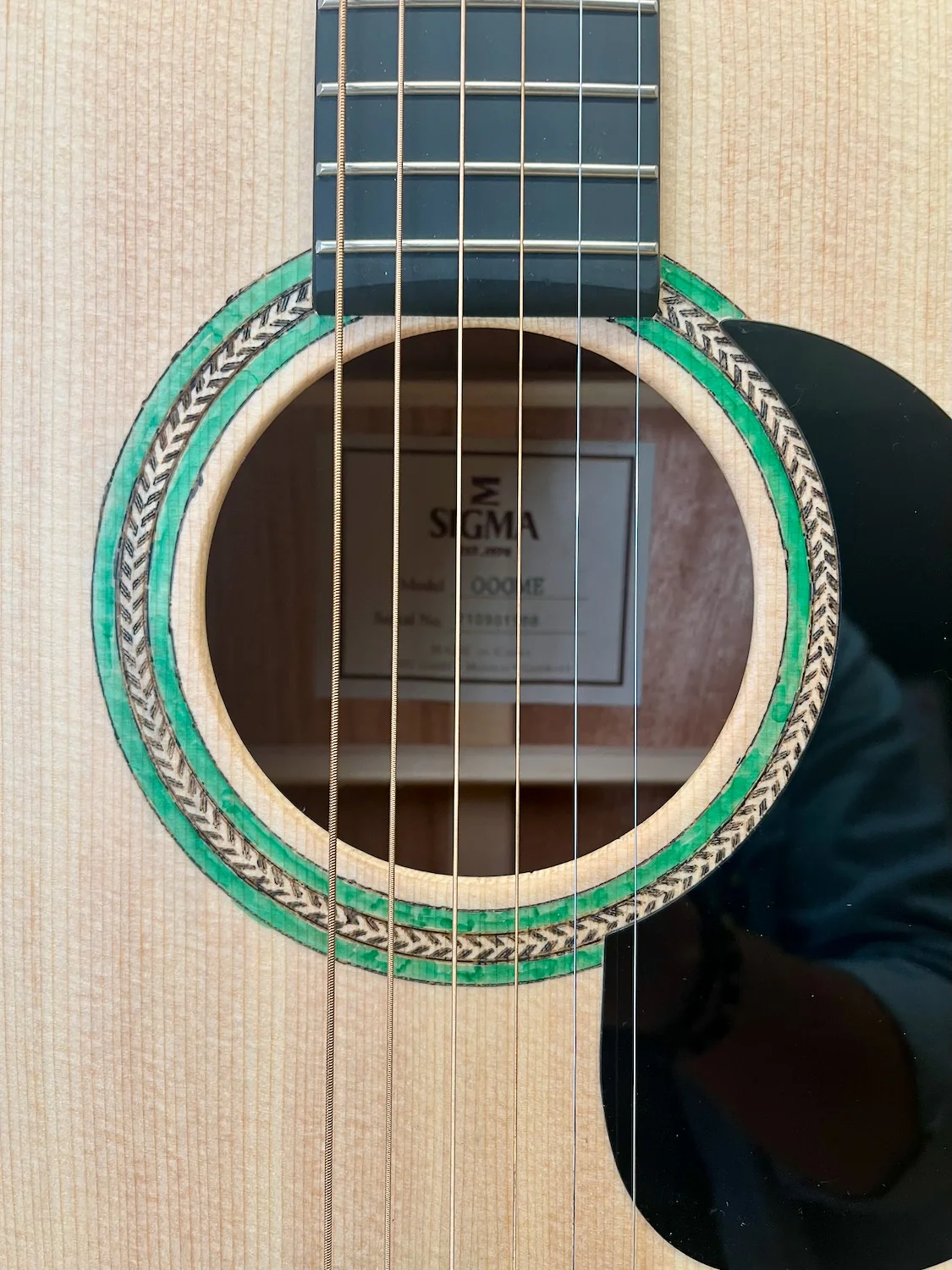 Sigma 000ME Electro Acoustic Guitar - Pre-owned - Image 3