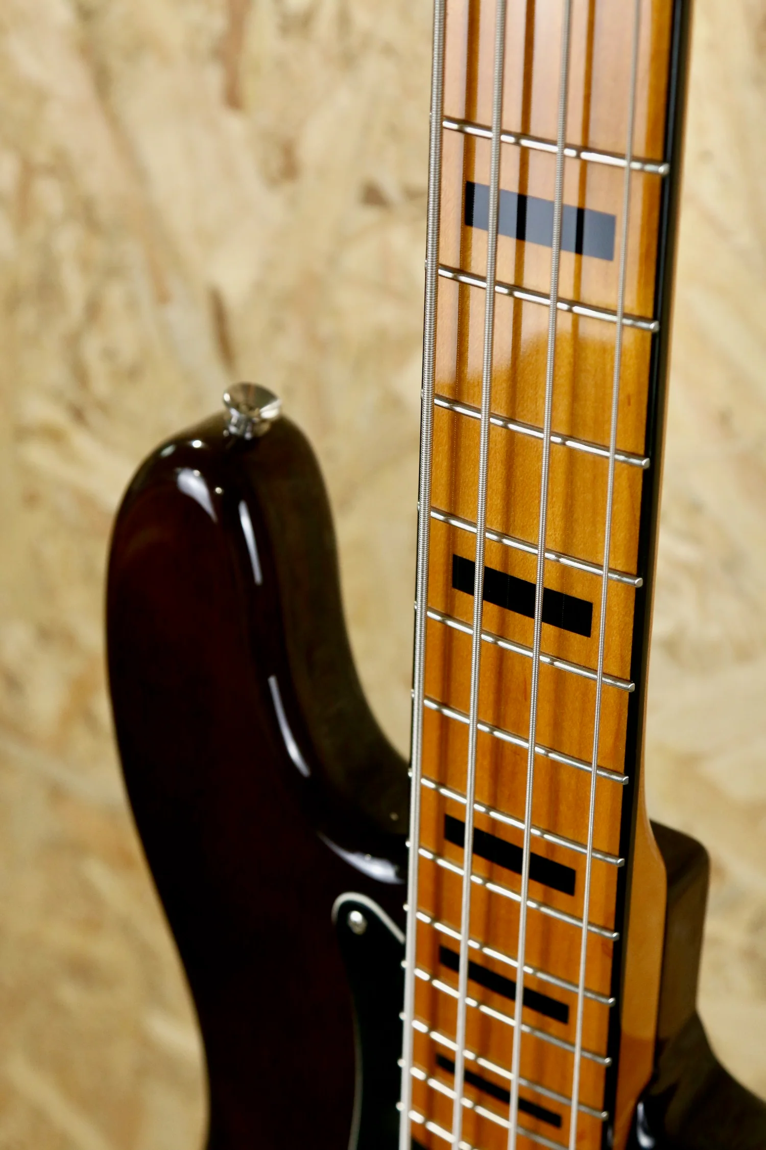 2023 Squier Classic Vibe 70's Precision Bass Guitar in High Gloss Walnut - Pre-owned - Image 4