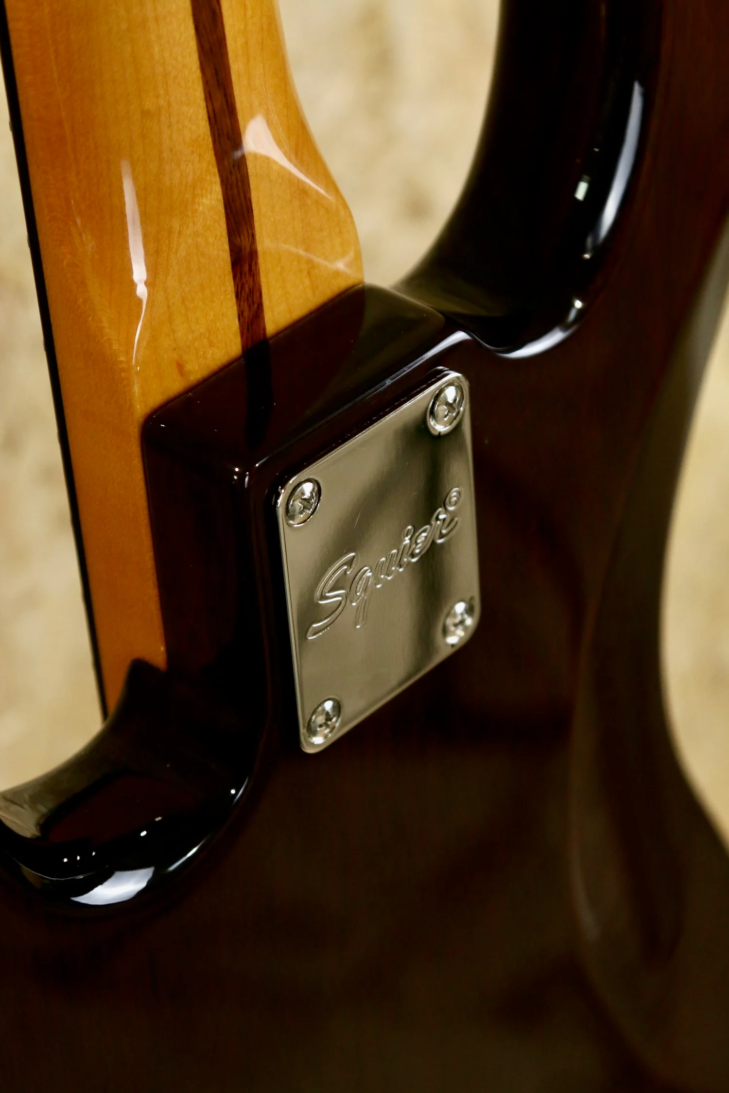 2023 Squier Classic Vibe 70's Precision Bass Guitar in High Gloss Walnut - Pre-owned - Image 9