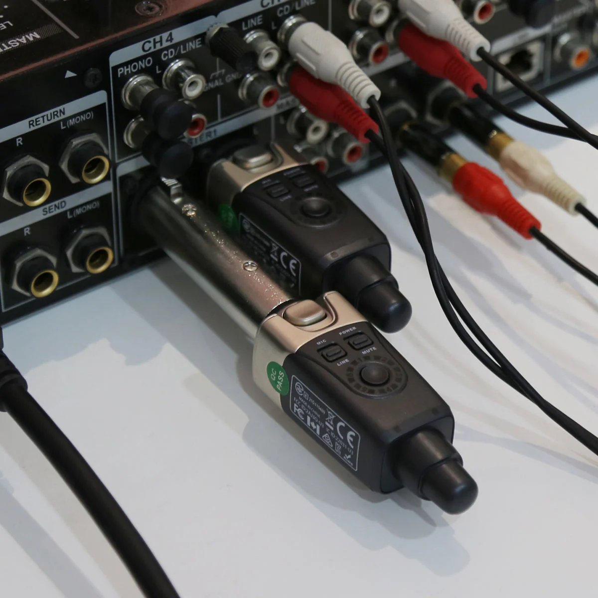 Xvive Dual U3 Wireless System for Audio - Image 16