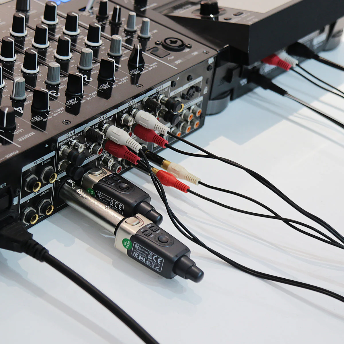 Xvive Dual U3 Wireless System for Audio - Image 17